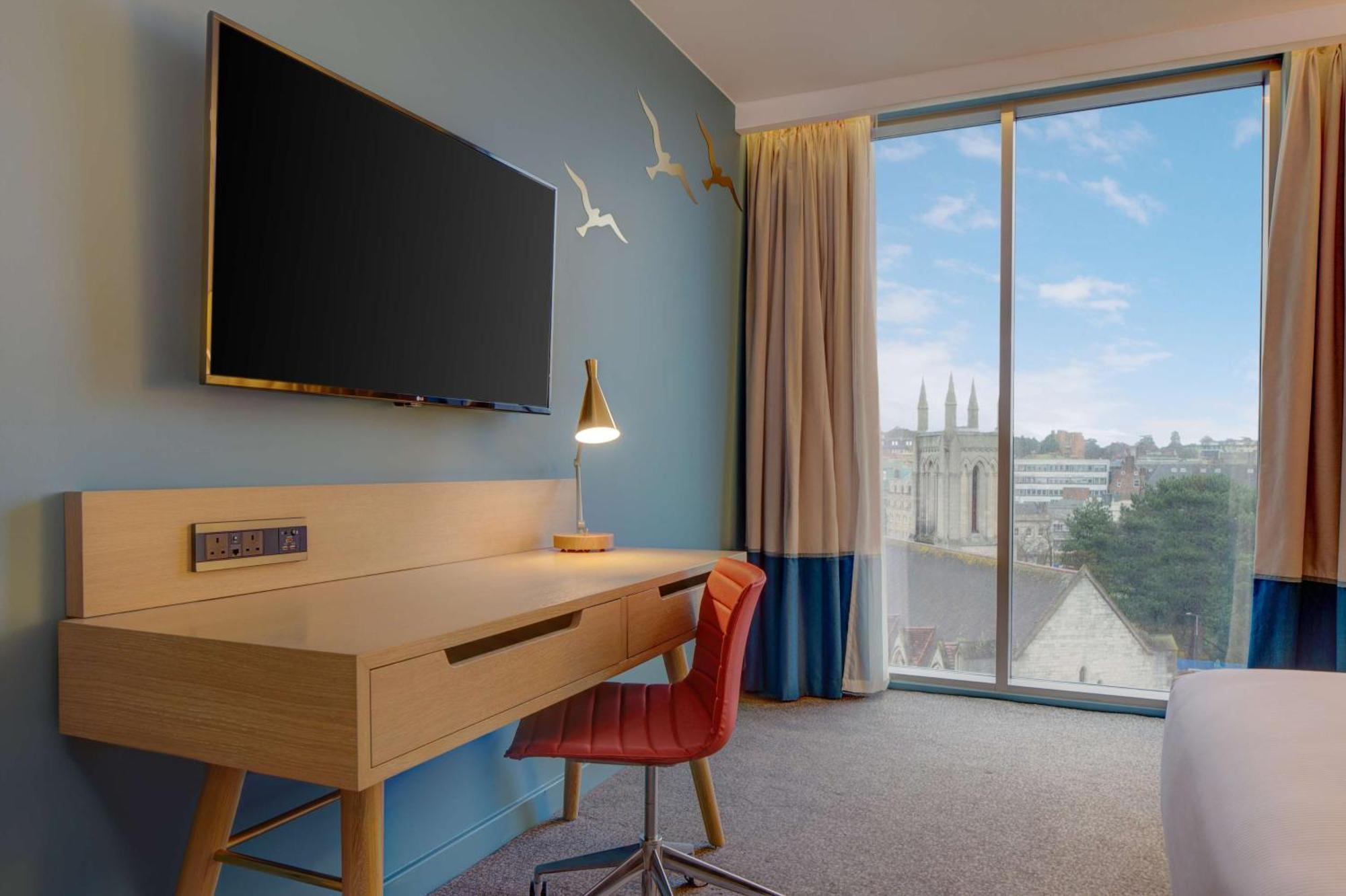 Chambre Lit King-Size - Accessible aux Personnes à Mobilité Réduite